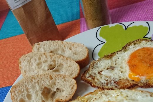 Ous ferrats amb alegria — recepta amb conserves de Cal Senzill